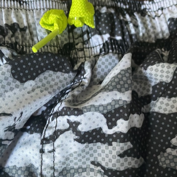 4 boys bathing suits for 1 price size 6 - Picture 8 of 10